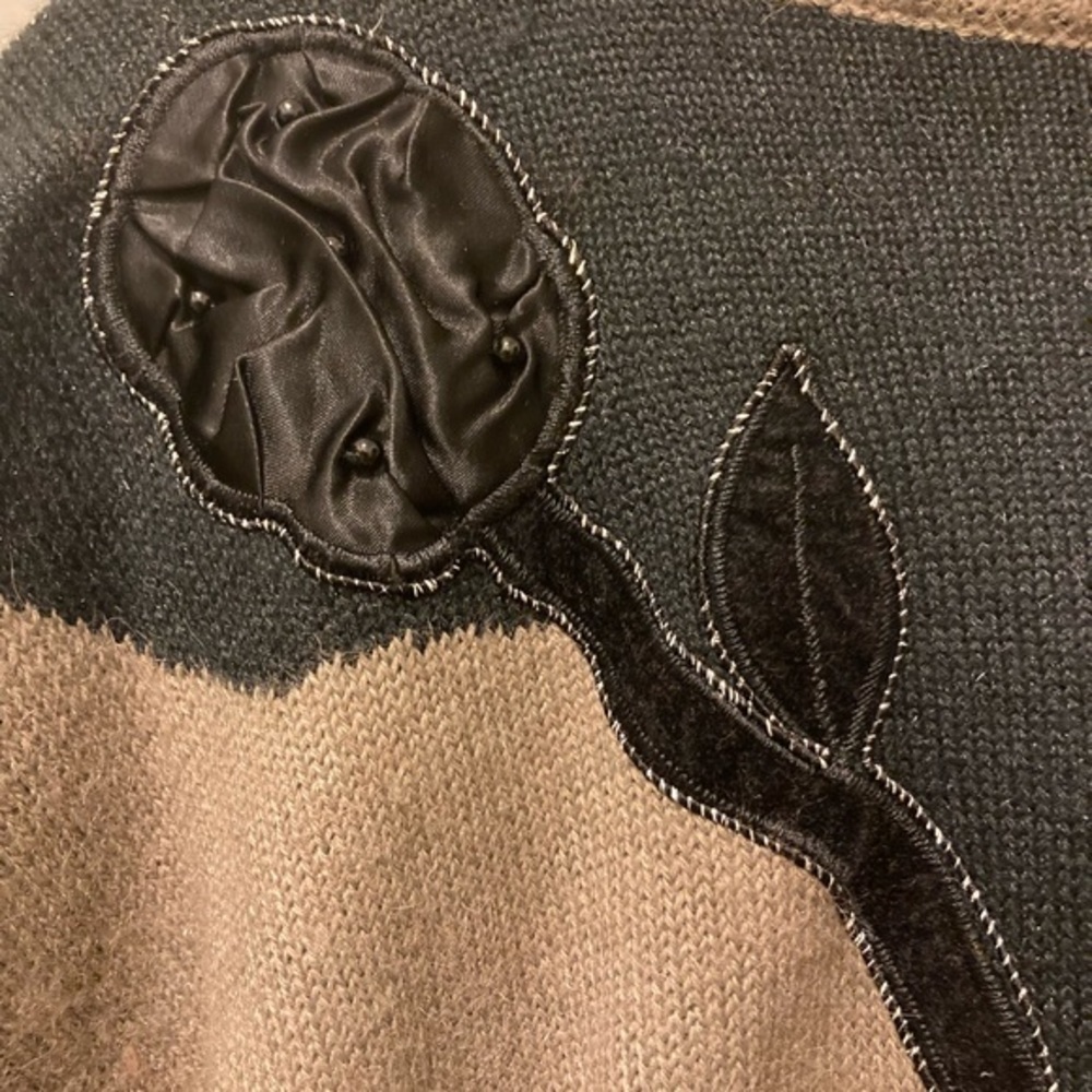 80’s vintage sweater great for the holidays! - Picture 3 of 7